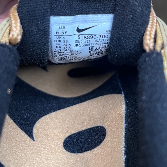 Nike
Air max 97
'Metallic gold 23
NWOT - Picture 14 of 16